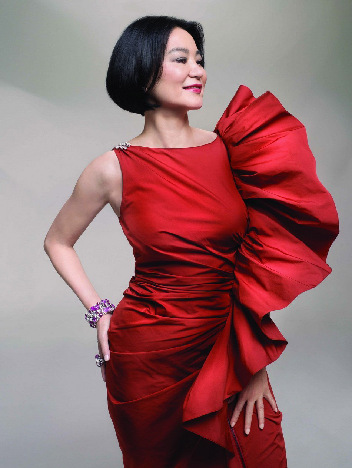 林青霞最新杂志封面大片全曝光 感谢丈夫爱与支持