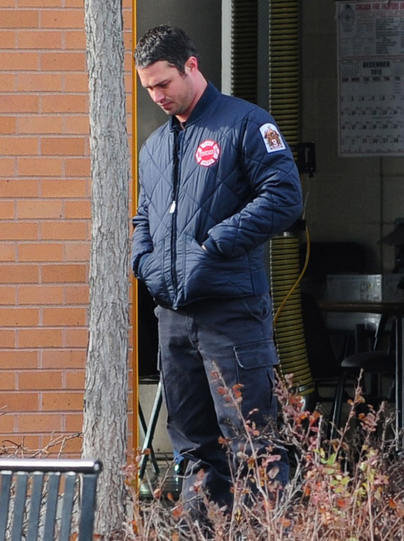 nbc动作大戏芝加哥烈焰最新片场照gaga男友耍帅