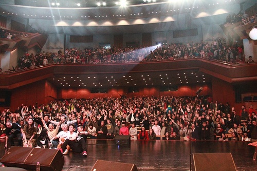 郝云及乐队与全场观众大合影