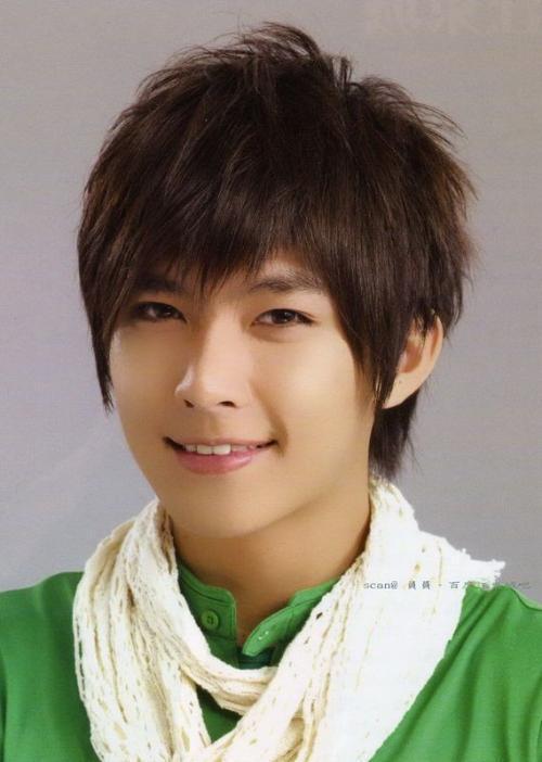 炎亚纶台湾组合飞轮海成员汪东城(大东)及炎亚纶近日传出因争广告代言