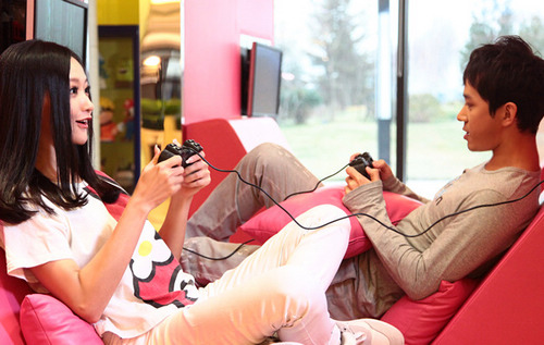 阿穆隆劫后余生 复出后与武笑羽共谱恋曲(图)