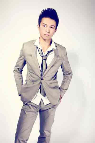 型男贾禹泰签约嘉娱帝华开启演艺之路新起点图