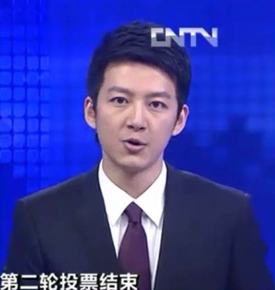 央视最帅实习男主播胡悦鑫转正私密照曝光图
