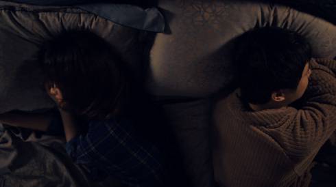 一床一世界:《床上关系》刺痛当下情感危机