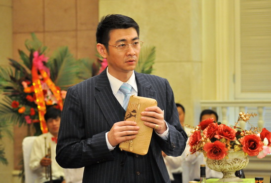 爷们儿变娘炮 夏侯镔《与狼共舞》苦中作乐(图)