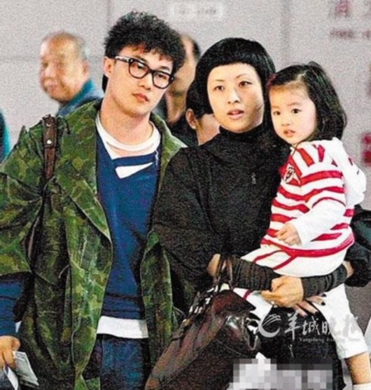陈奕迅一家三口