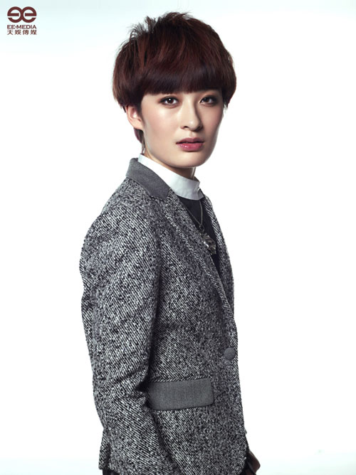 曾轶可加盟芒果春晚搭档神秘大咔秀花样图