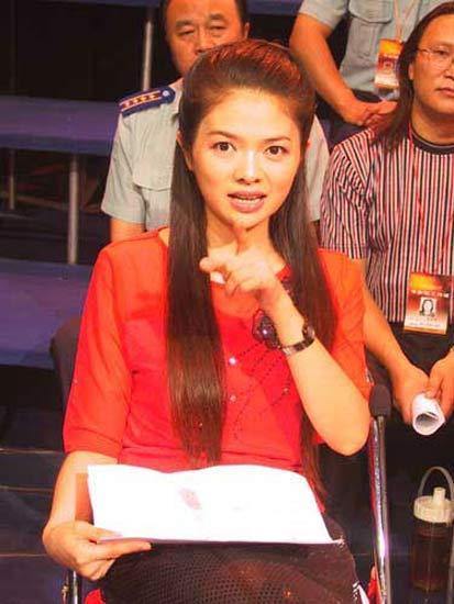 春晚主持人"消失"之谜:文清嫌钱少 朱迅患血管瘤