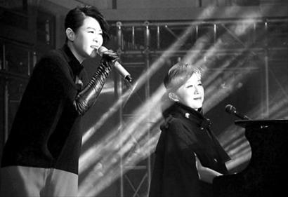 黄韵玲与刘若英合作《心动》 晨报记者 吴磊 实习生 曲思博 现场图片