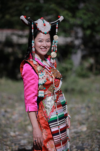 西藏秘密延续民族风沈傲君唱藏歌展语言天赋