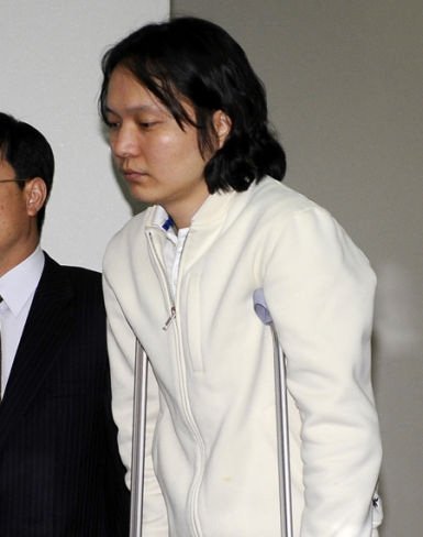 申正焕因豪赌被判入狱8个月韩国明星申正焕2010年去菲律宾工作,被揭露