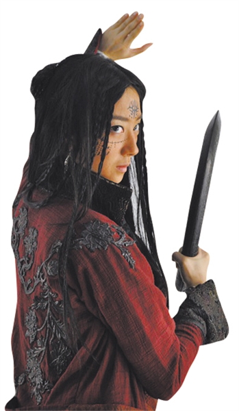 《龙门飞甲》里的异族女《女人不坏》里的摇滚妹日前,桂纶镁亮相巴黎