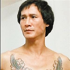 揭打星陈惠敏从狱警变黑社会妻子曾为其顶罪