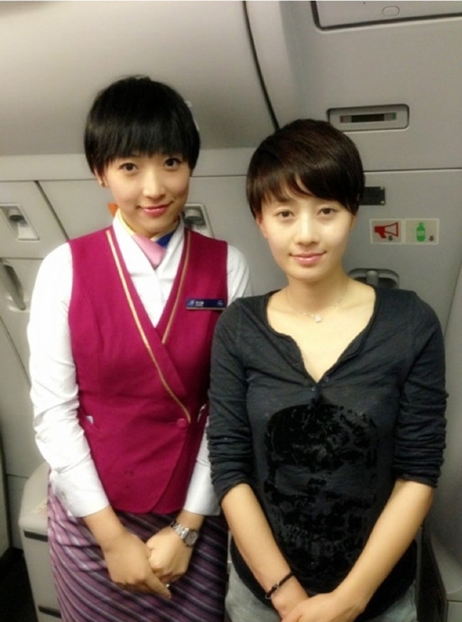 汪涵乘飞机被赞超随和盘点空姐与明星合影图
