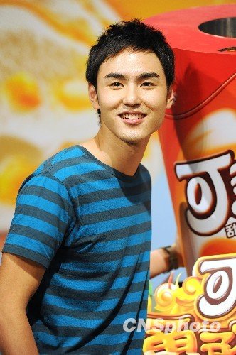 阮经天否认与李烈闹掰反问你跟你妈不吵架吗