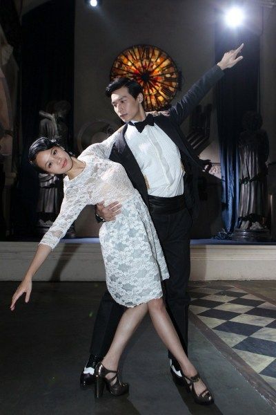 严爵变身钢铁情人拍宣传片首次邀女生共舞