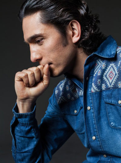 艾尔肯首演音乐剧情暖天山获好评