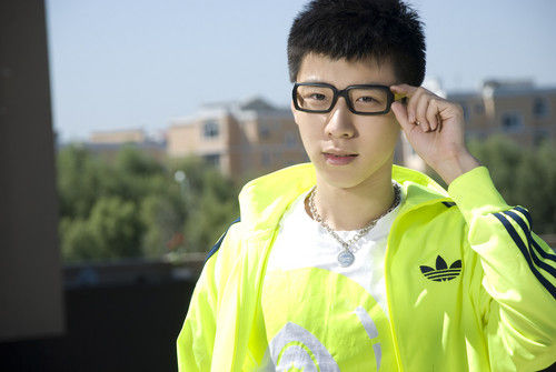 王博文《这个夏天》将发 清新纯爱风致青春